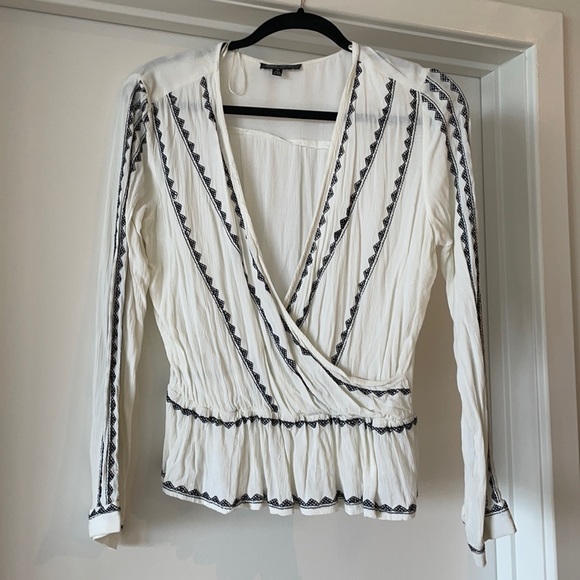 Romeo & Juliet Couture Embroidered Top - Size M - Picture 2 of 9